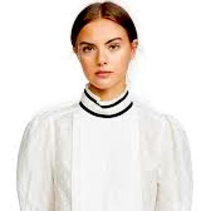 Frame Contrast Trim Top